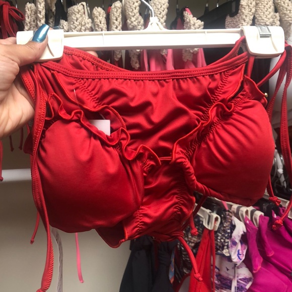 Bikini - Picture 1 of 2